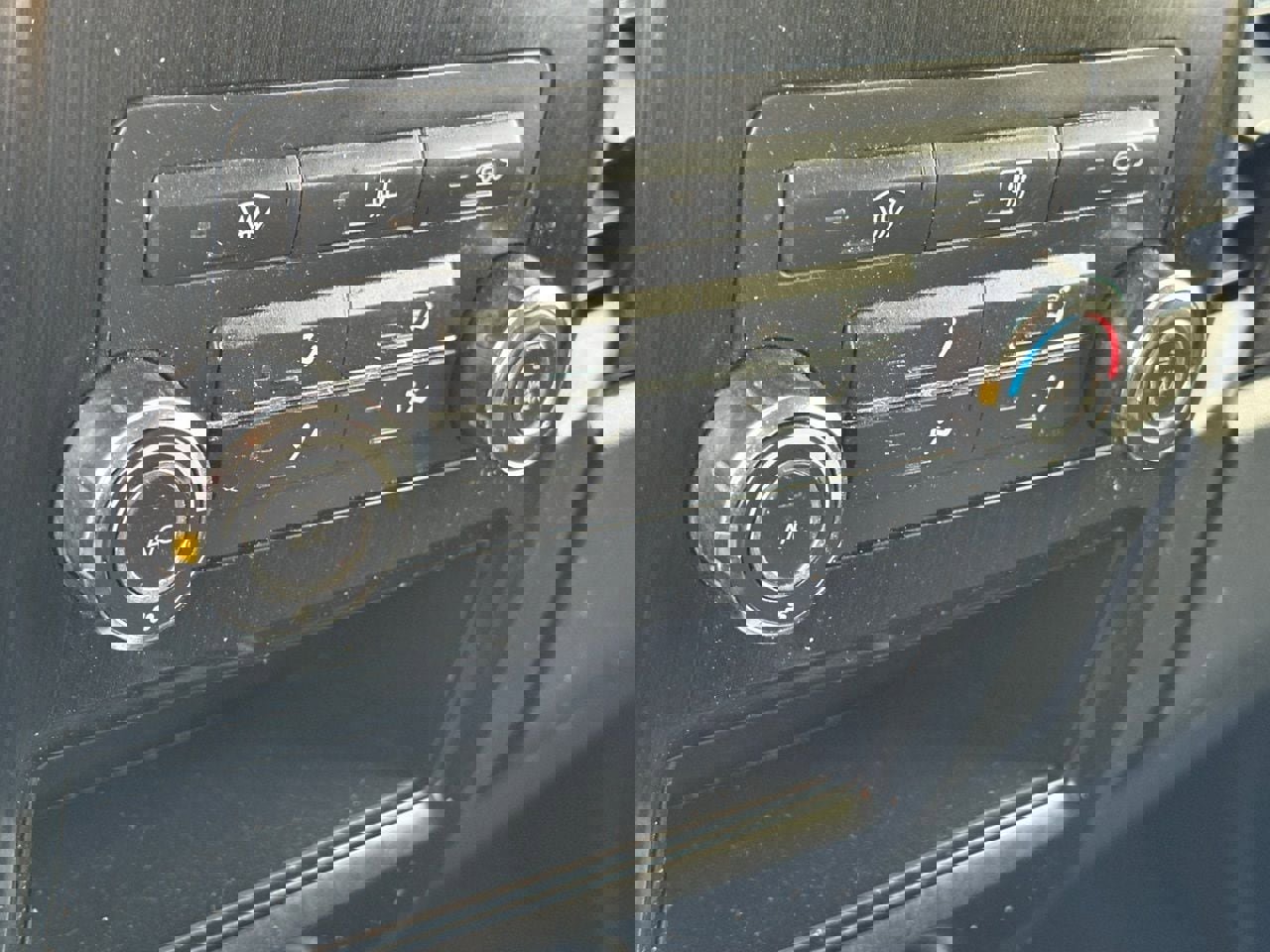 Used 2014 Nissan Titan SV w/ SV Value Truck Package image 23