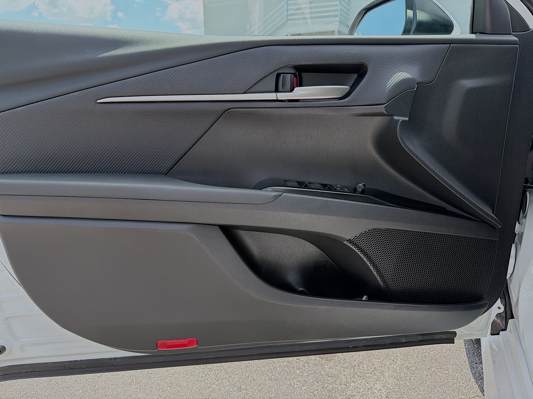 Used 2025 Toyota Camry SE w/ Multimedia Upgrade Package FWD image 21