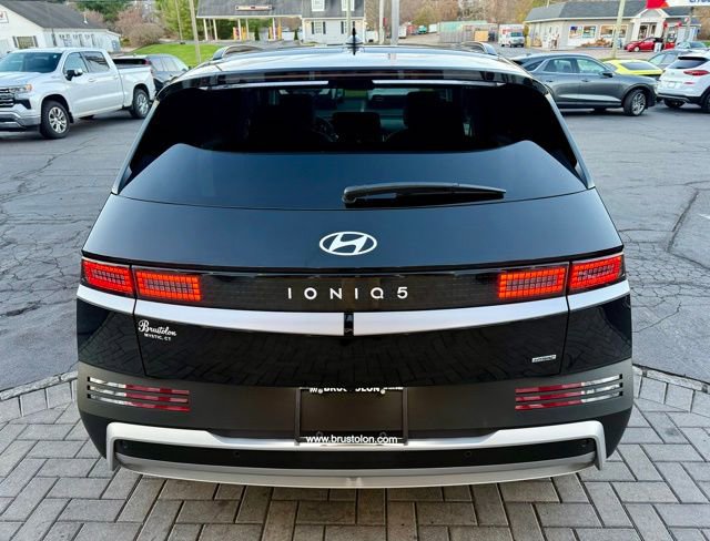 Used 2025 Hyundai Ioniq 5 SEL image 11