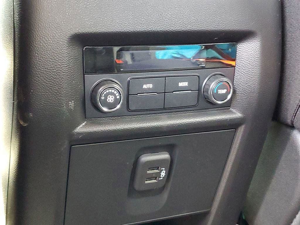 Used 2023 Chevrolet Traverse LT image 27