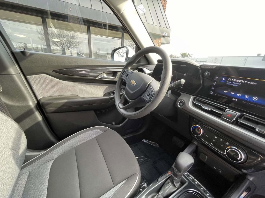 Used 2025 Chevrolet TrailBlazer LT image 17