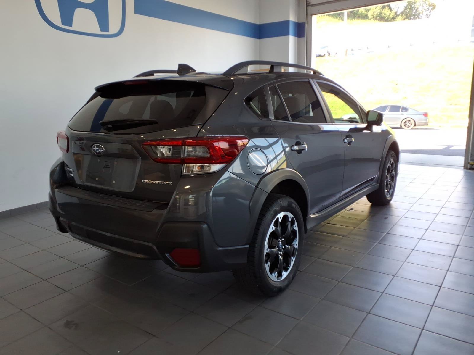 Certified 2022 Subaru Crosstrek 2.0i Premium w/ Moonroof Package AWD/4WD image 5
