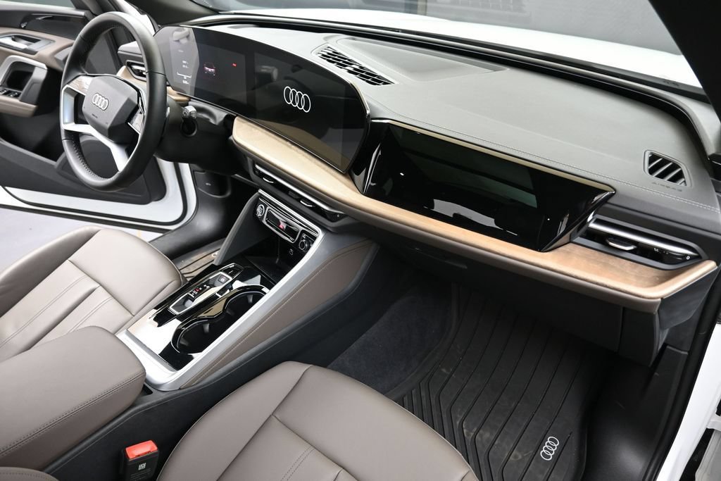 Certified 2025 Audi Q5 Premium w/ Convenience Package AWD/4WD image 13