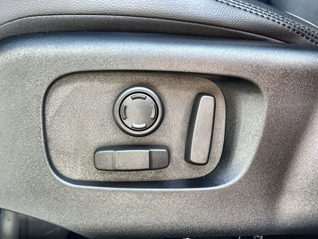 Certified 2025 Land Rover Range Rover Velar Dynamic SE image 20