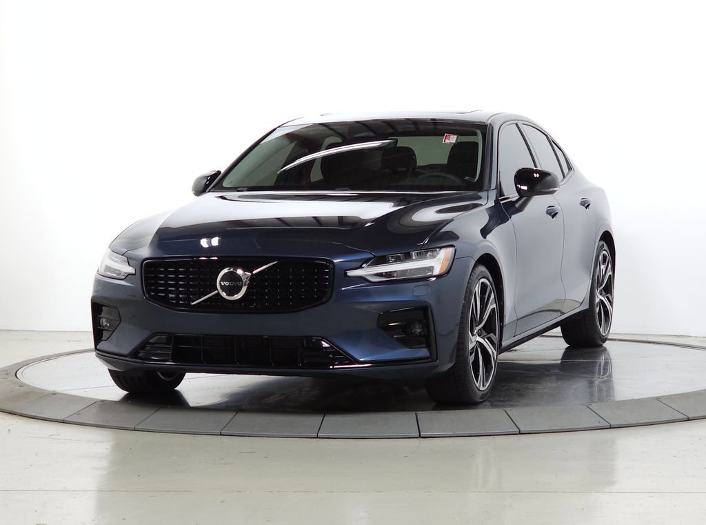 Certified 2025 Volvo S60 B5 Core w/ Climate Package AWD/4WD image 3