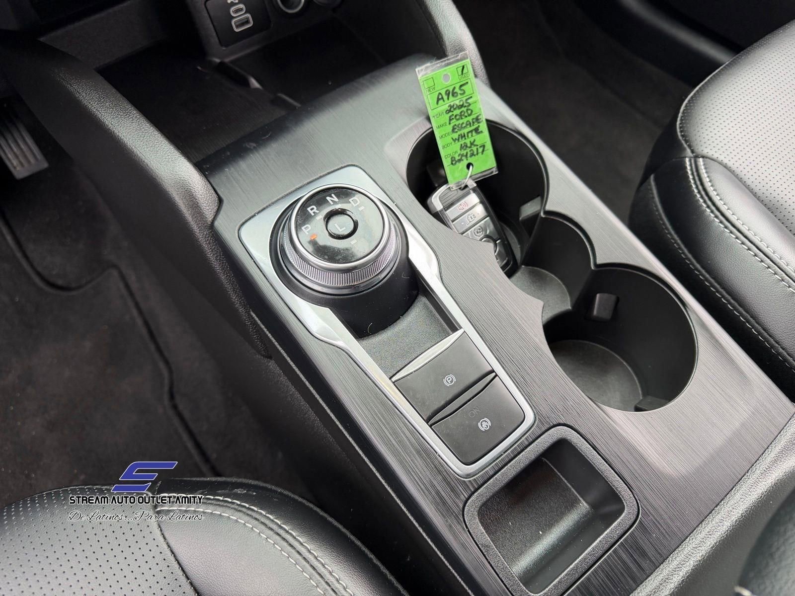 Used 2025 Ford Escape Platinum image 32