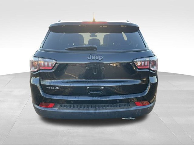 Used 2021 Jeep Compass Latitude w/ Sun and Sound Group AWD/4WD image 4