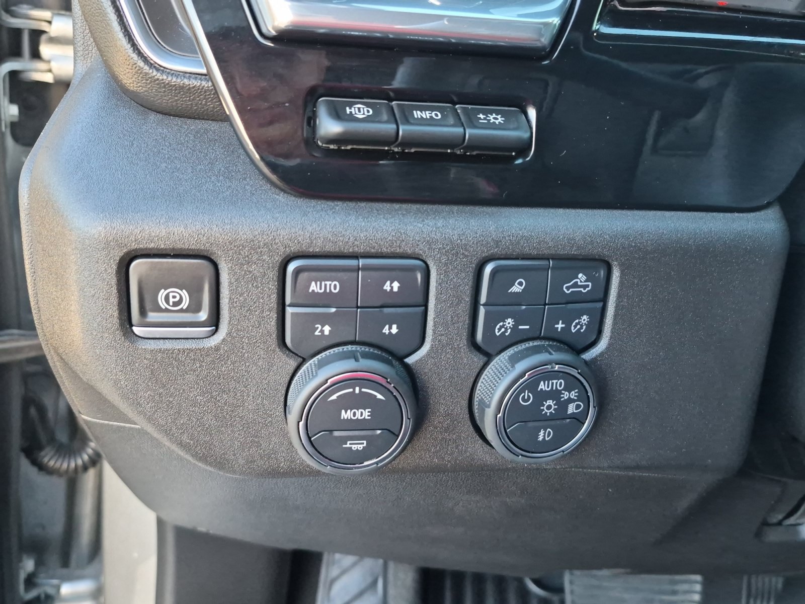 Used 2025 Chevrolet Silverado 2500 LTZ w/ Trail Boss Package AWD/4WD image 28