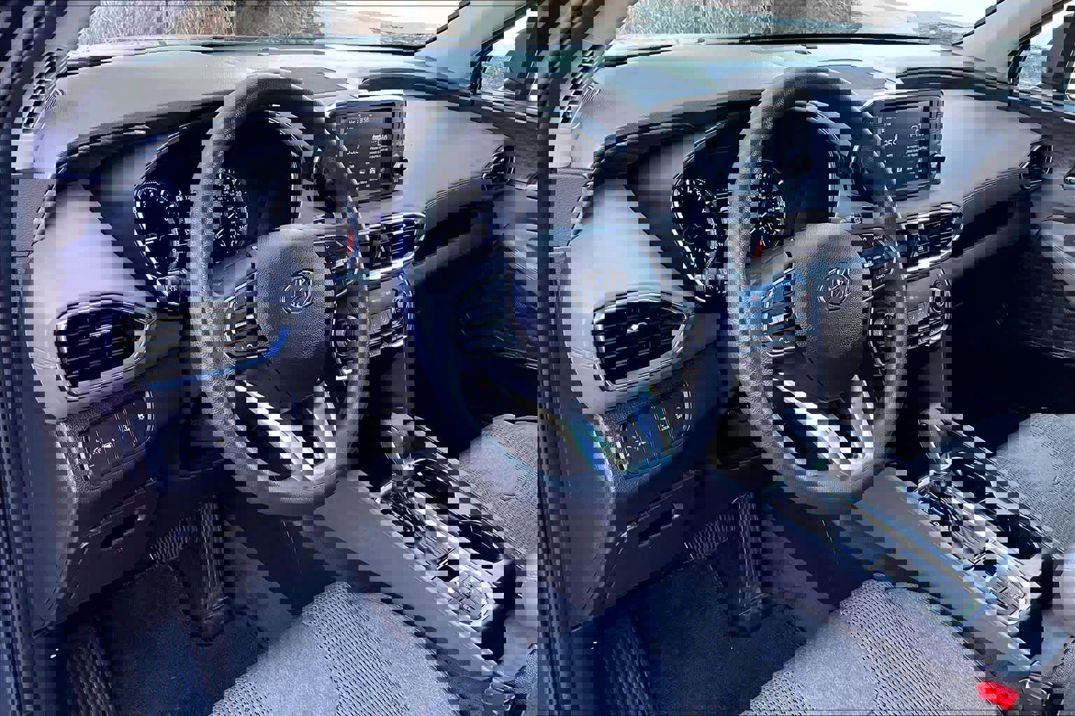 Used 2020 Hyundai Santa Fe SE w/ Cargo Package image 18