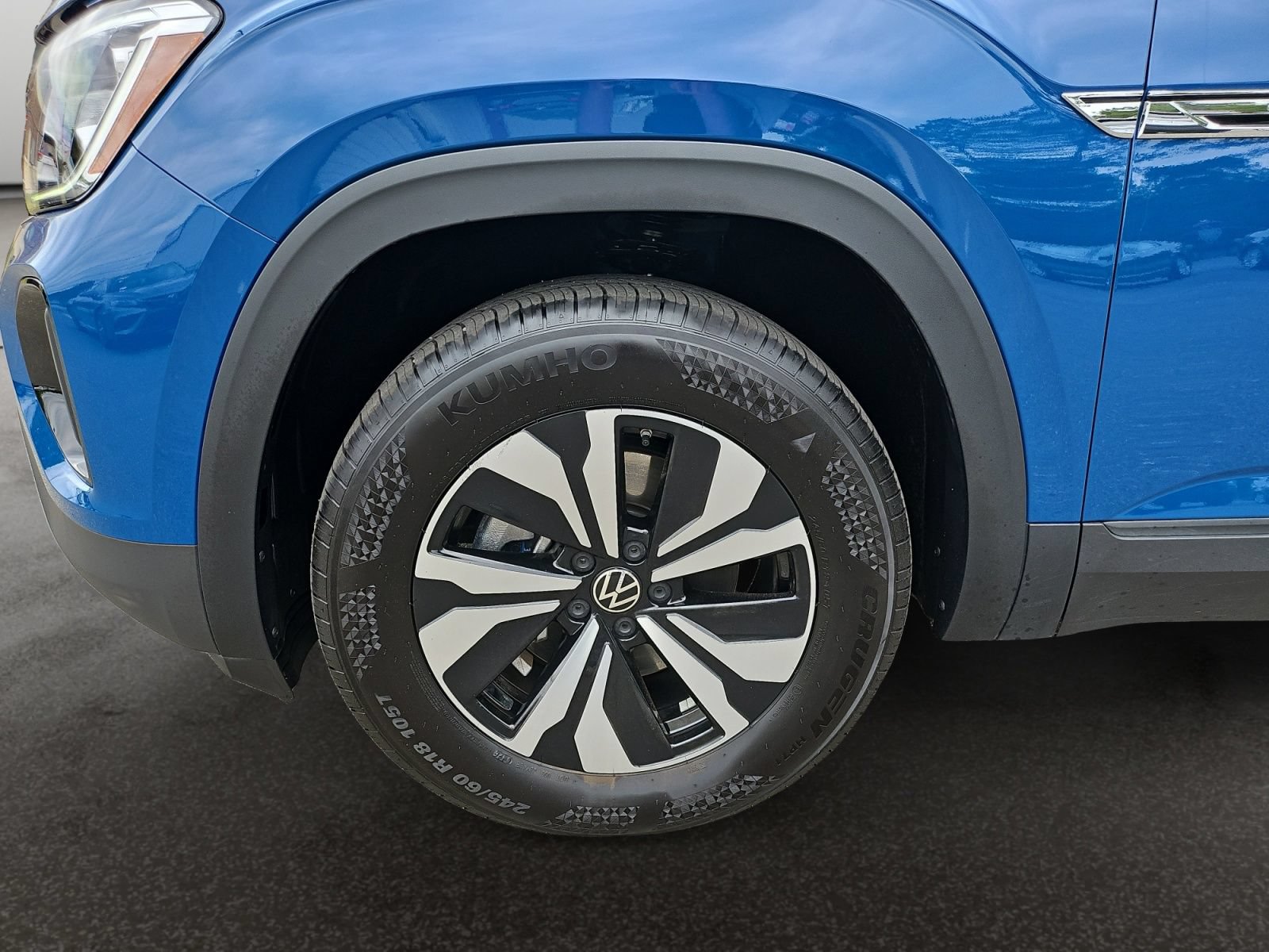 Used 2025 Volkswagen Atlas Cross Sport SE FWD image 38