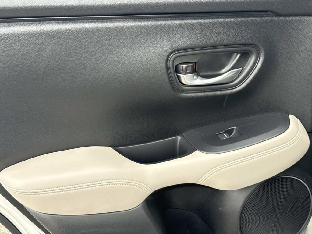 Used 2023 Honda HR-V LX image 12