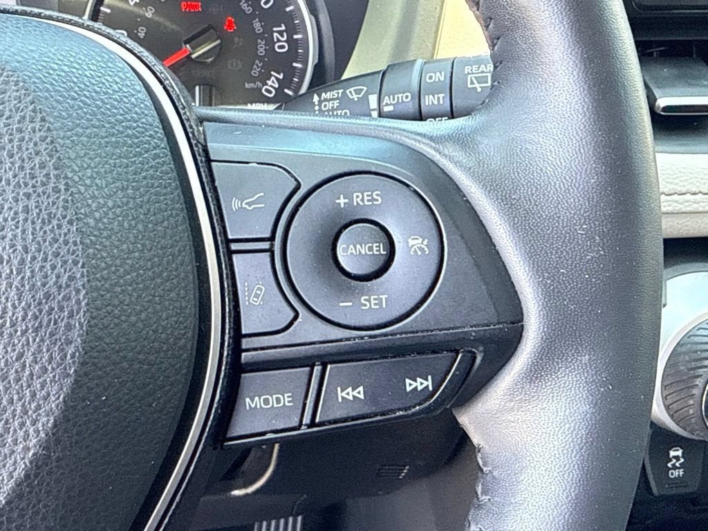 Certified 2020 Toyota RAV4 XLE Premium AWD/4WD image 26