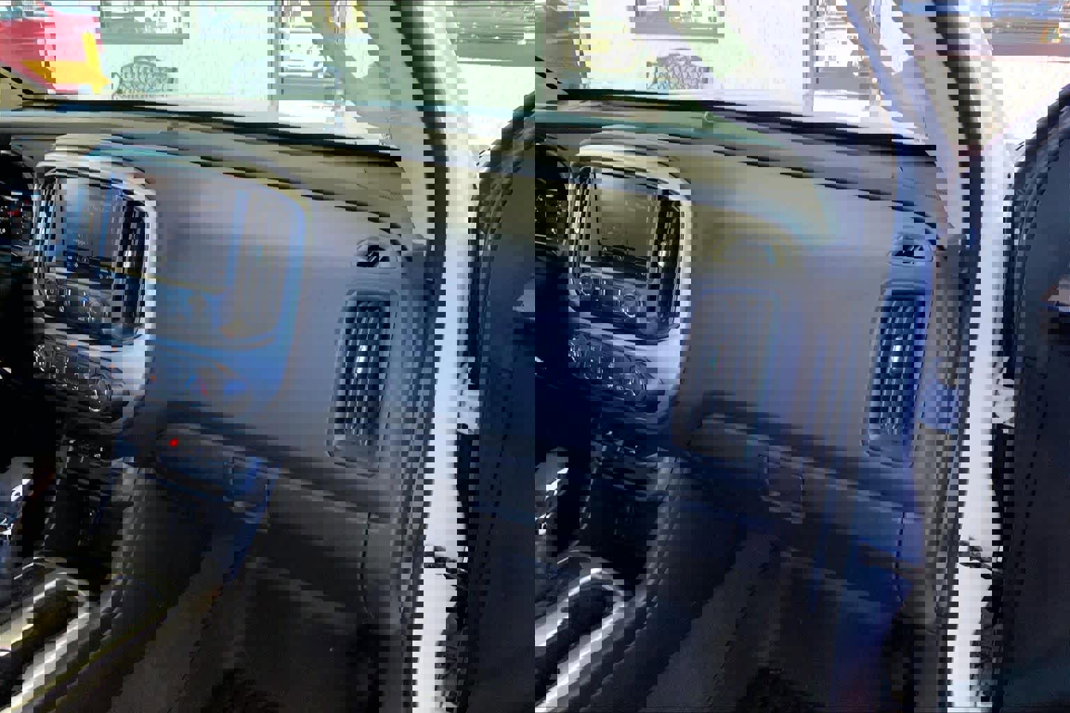 Used 2022 Chevrolet Colorado LT w/ Chrome Appearance Package image 17