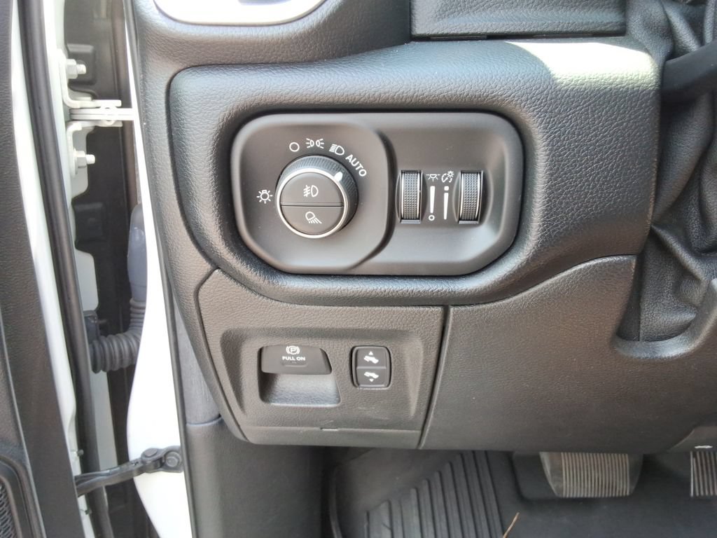 Used 2019 RAM 1500 Big Horn RWD image 38