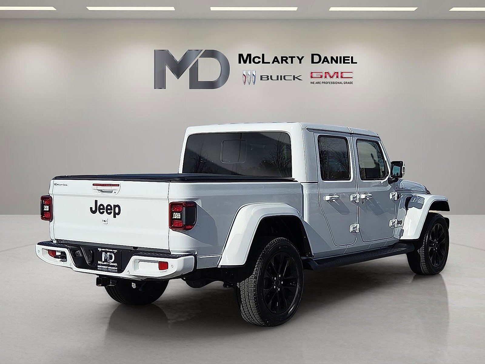 Used 2023 Jeep Gladiator Overland image 5