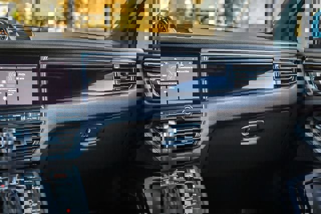 Used 2021 Porsche Macan image 33