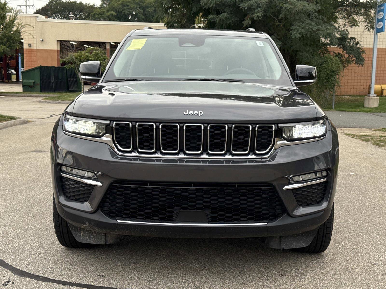 Used 2024 Jeep Grand Cherokee Limited 4xe image 2