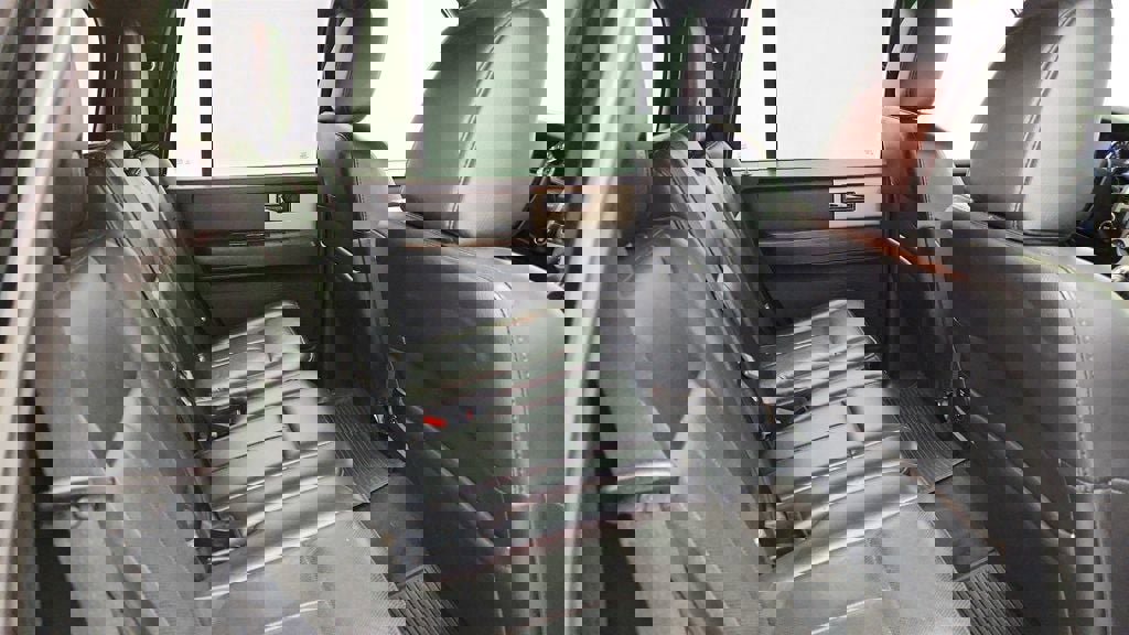 Used 2016 Ford Expedition Limited image 23