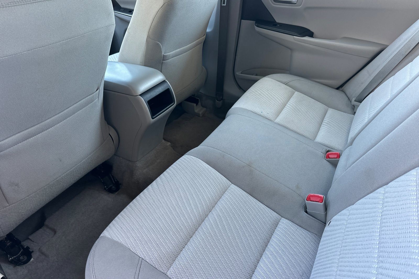 Used 2017 Toyota Camry LE FWD image 12