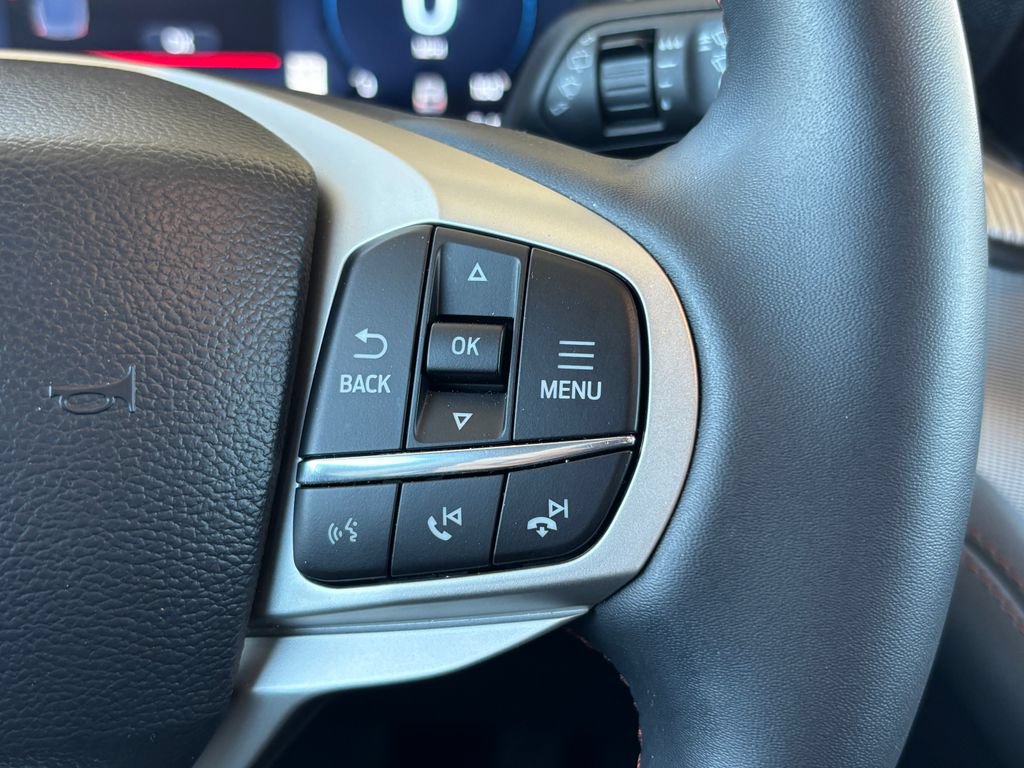 Used 2025 Ford Explorer Active AWD/4WD image 12