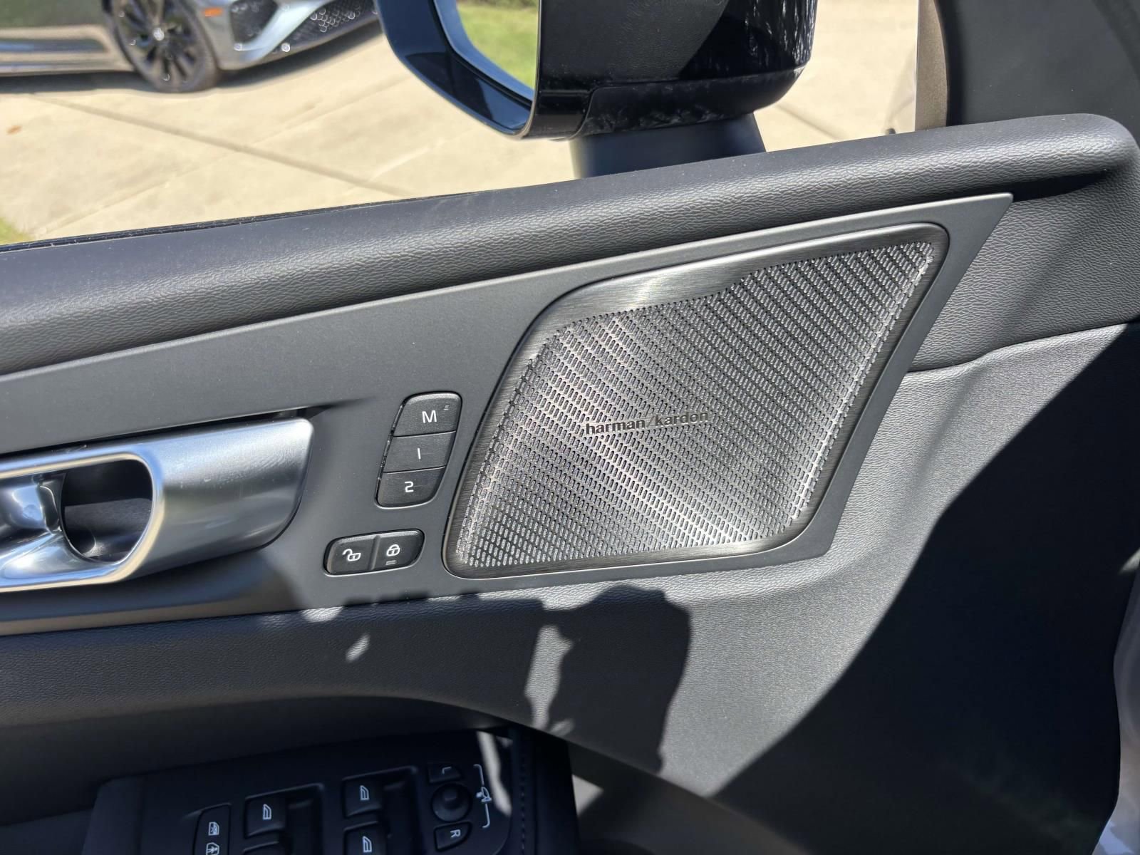 New 2026 Volvo XC60 B5 Ultra w/ Protection Package Premier image 12