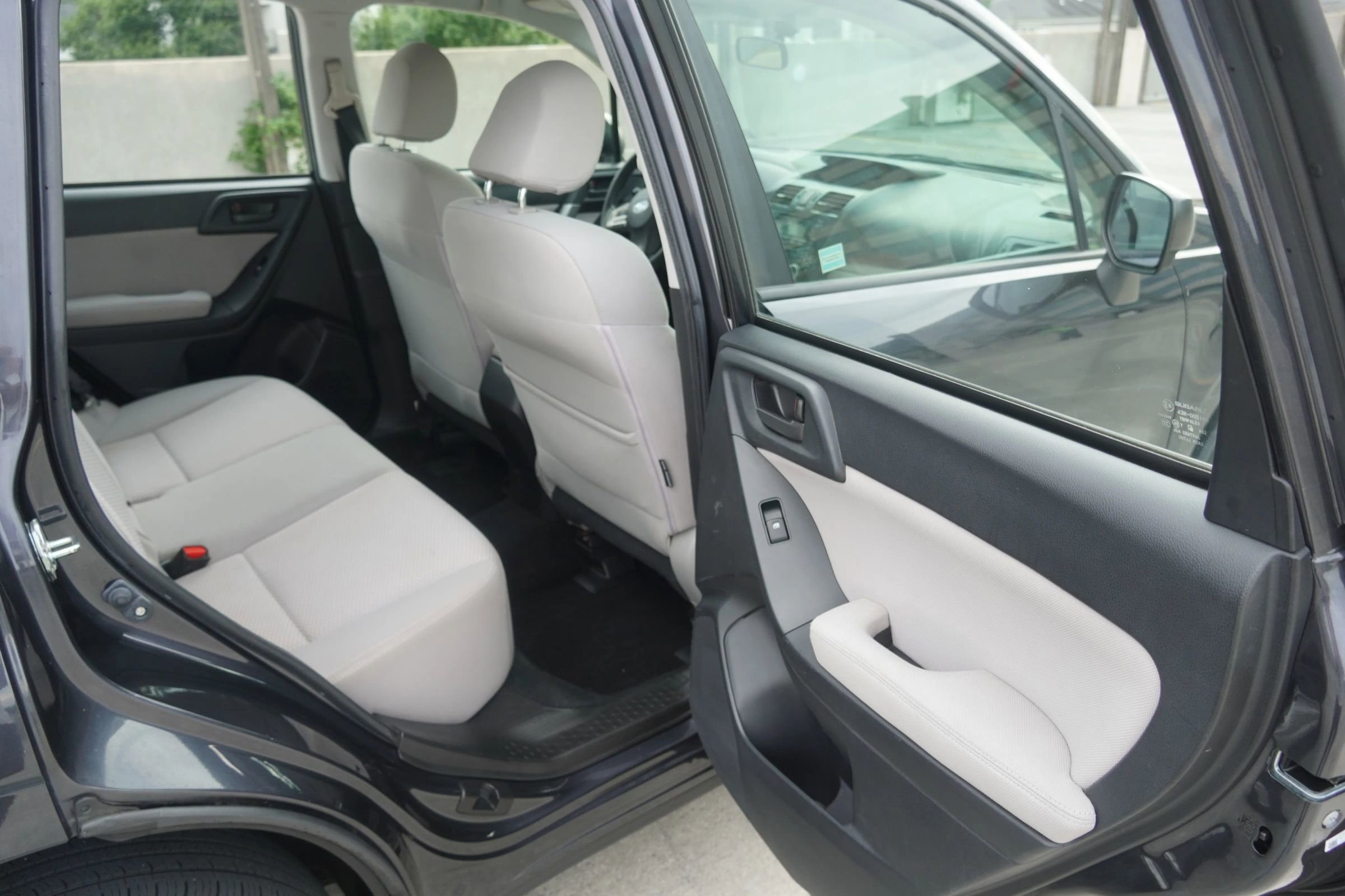 Used 2015 Subaru Forester 2.5i w/ Alloy Wheel Package image 11