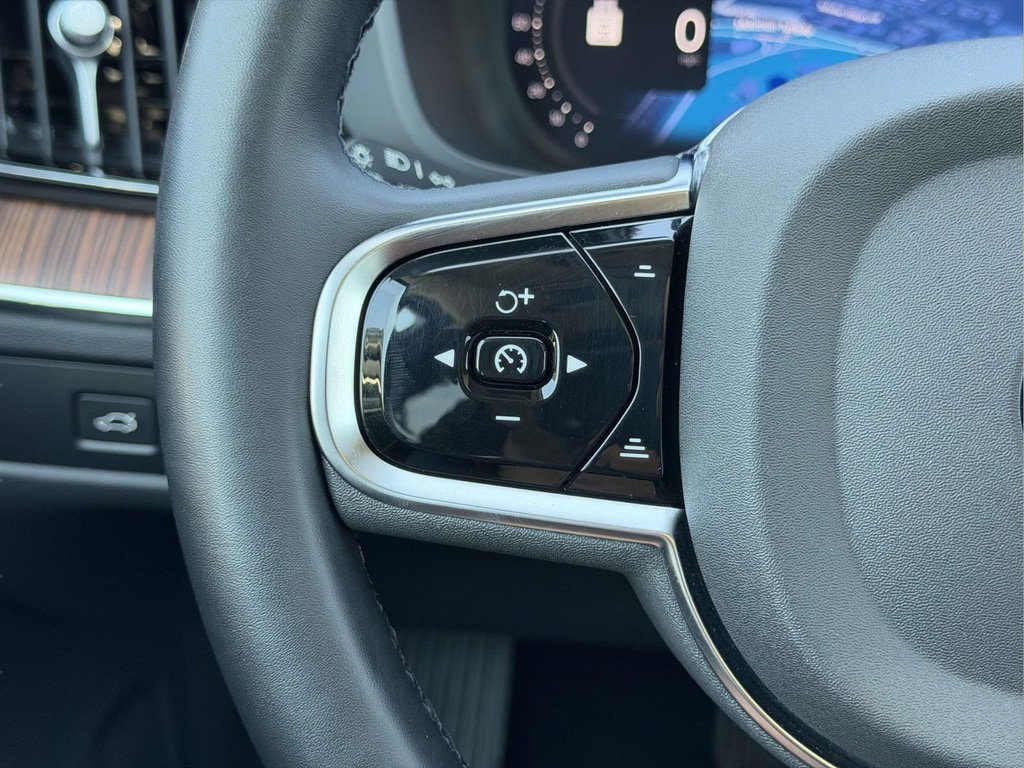 Used 2024 Volvo XC60 B5 Plus w/ Protection Package Premier AWD/4WD image 8