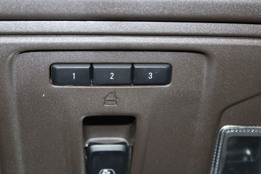 Used 2022 Chevrolet Silverado 1500 LTZ AWD/4WD image 37