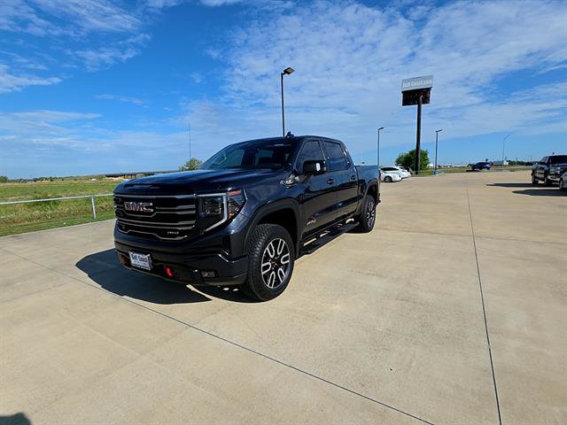 Used 2025 GMC Sierra 1500 AT4 w/ Technology Package AWD/4WD image 1