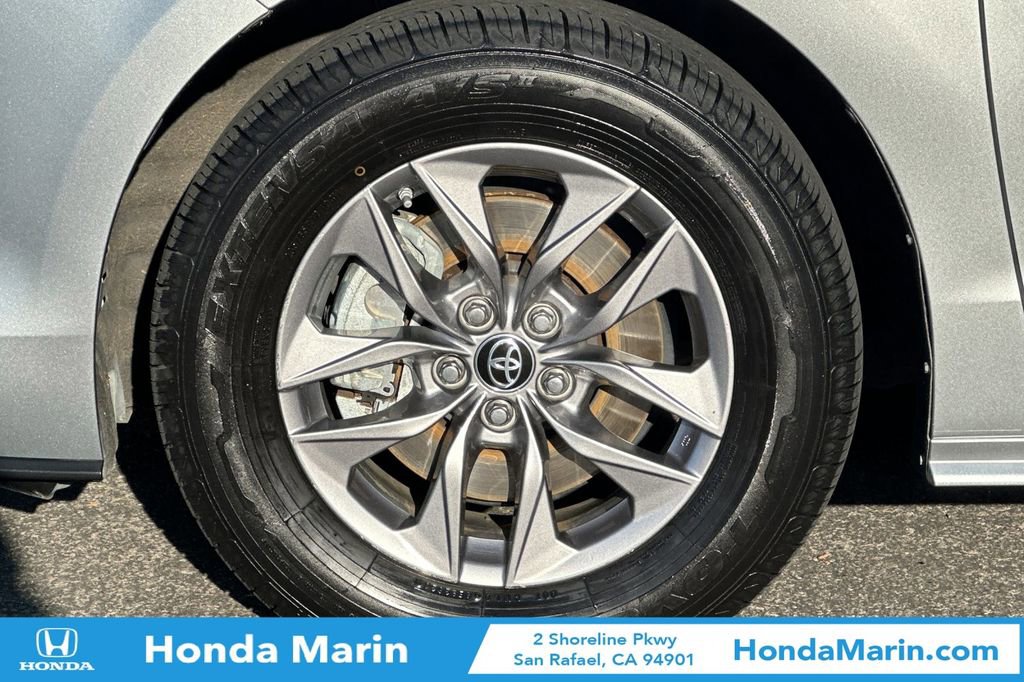 Used 2022 Toyota Sienna XLE image 33