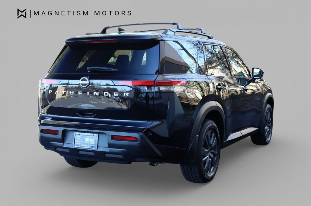Used 2025 Nissan Pathfinder SV image 7