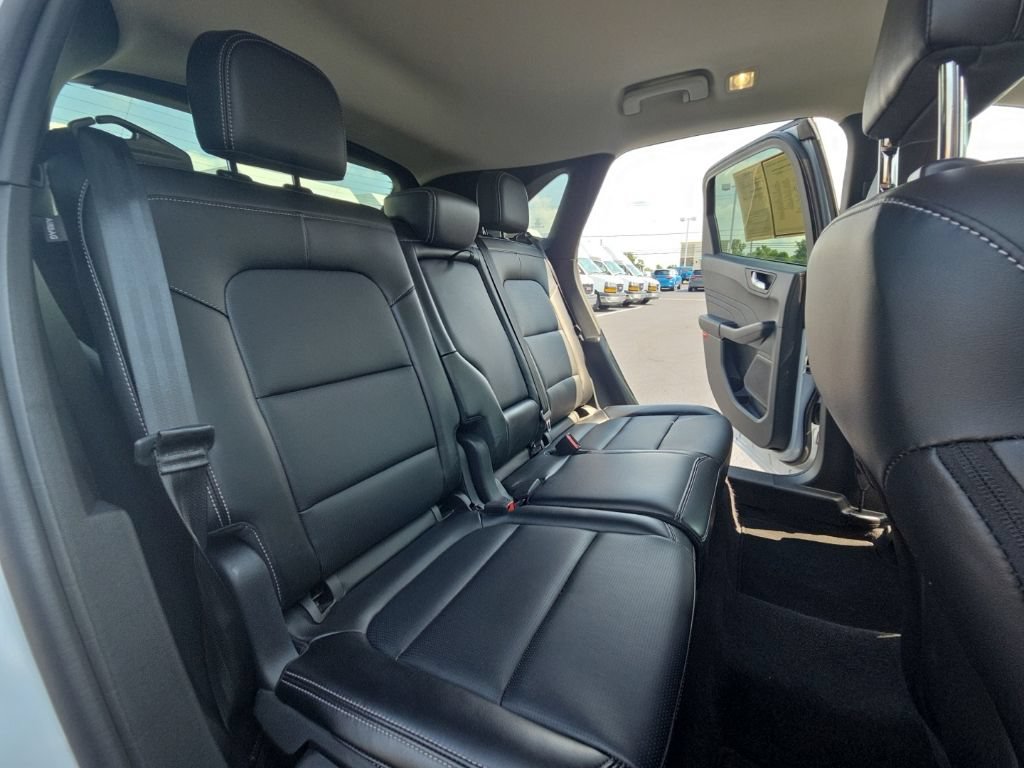 Used 2025 Ford Escape Platinum AWD/4WD image 24