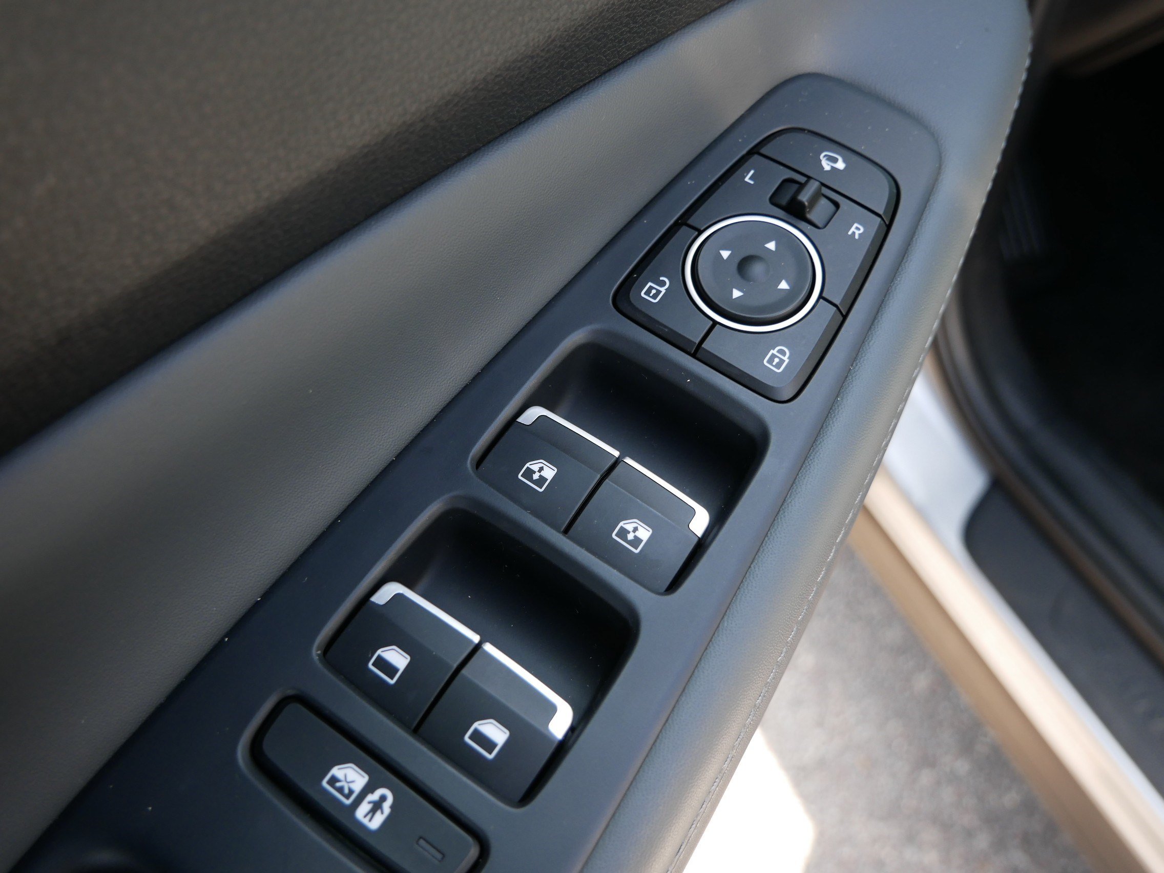 Certified 2023 Hyundai Santa Fe Limited AWD/4WD image 18