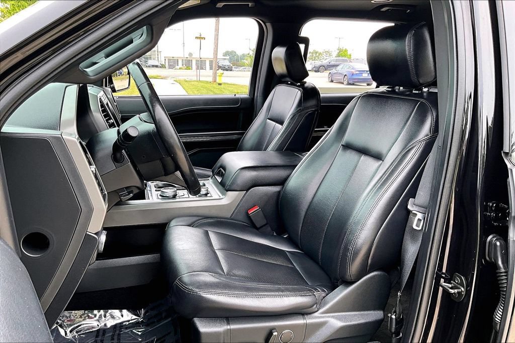 Used 2019 Ford Expedition XLT w/ Equipment Group 201A AWD/4WD image 15