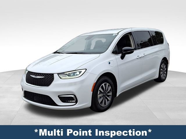 Used 2024 Chrysler Pacifica Select image 4