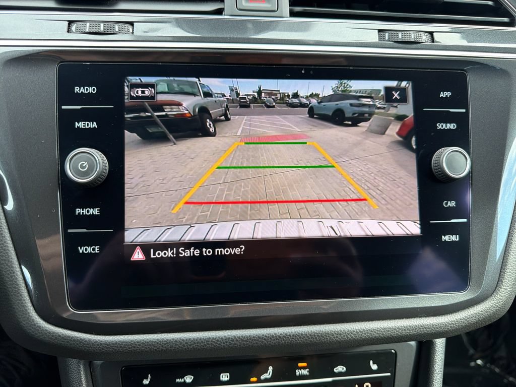 Used 2022 Volkswagen Tiguan SE AWD/4WD image 21