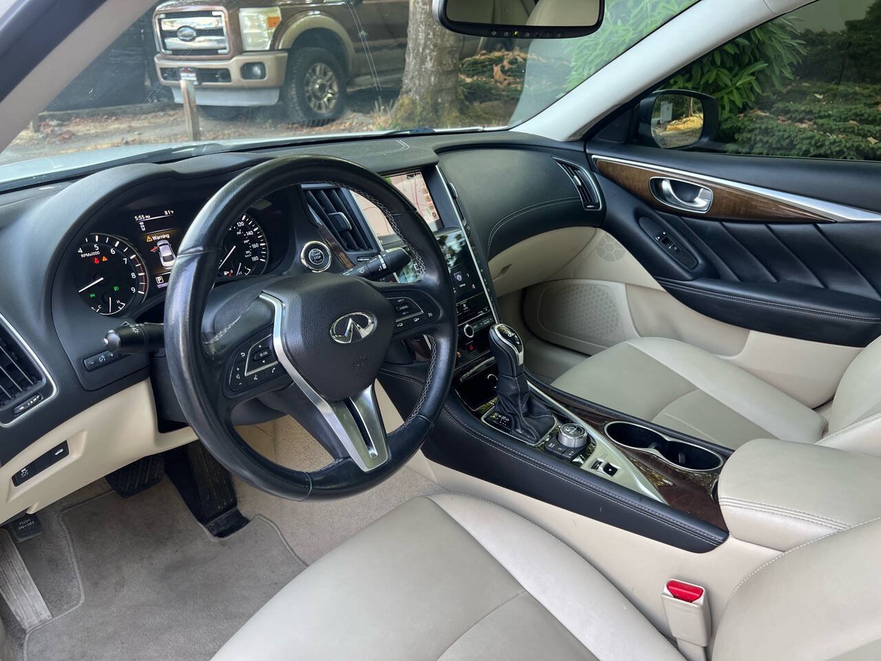Used 2019 INFINITI Q50 Luxe w/ Essential Package (3.0T Luxe) AWD/4WD image 15