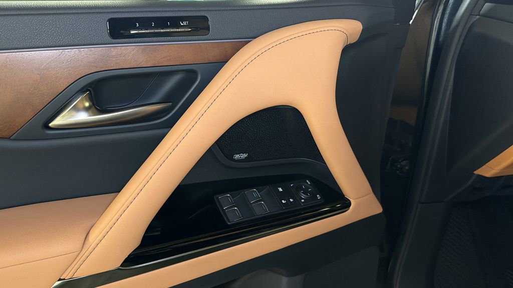 Used 2023 Lexus LX 600 4WD w/ Appearance Package image 30