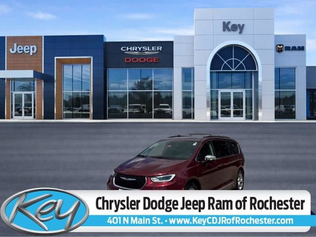 Used 2023 Chrysler Pacifica Limited FWD image 1