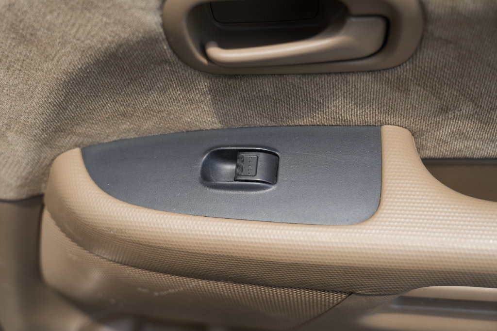 Used 2004 Honda CR-V EX image 37