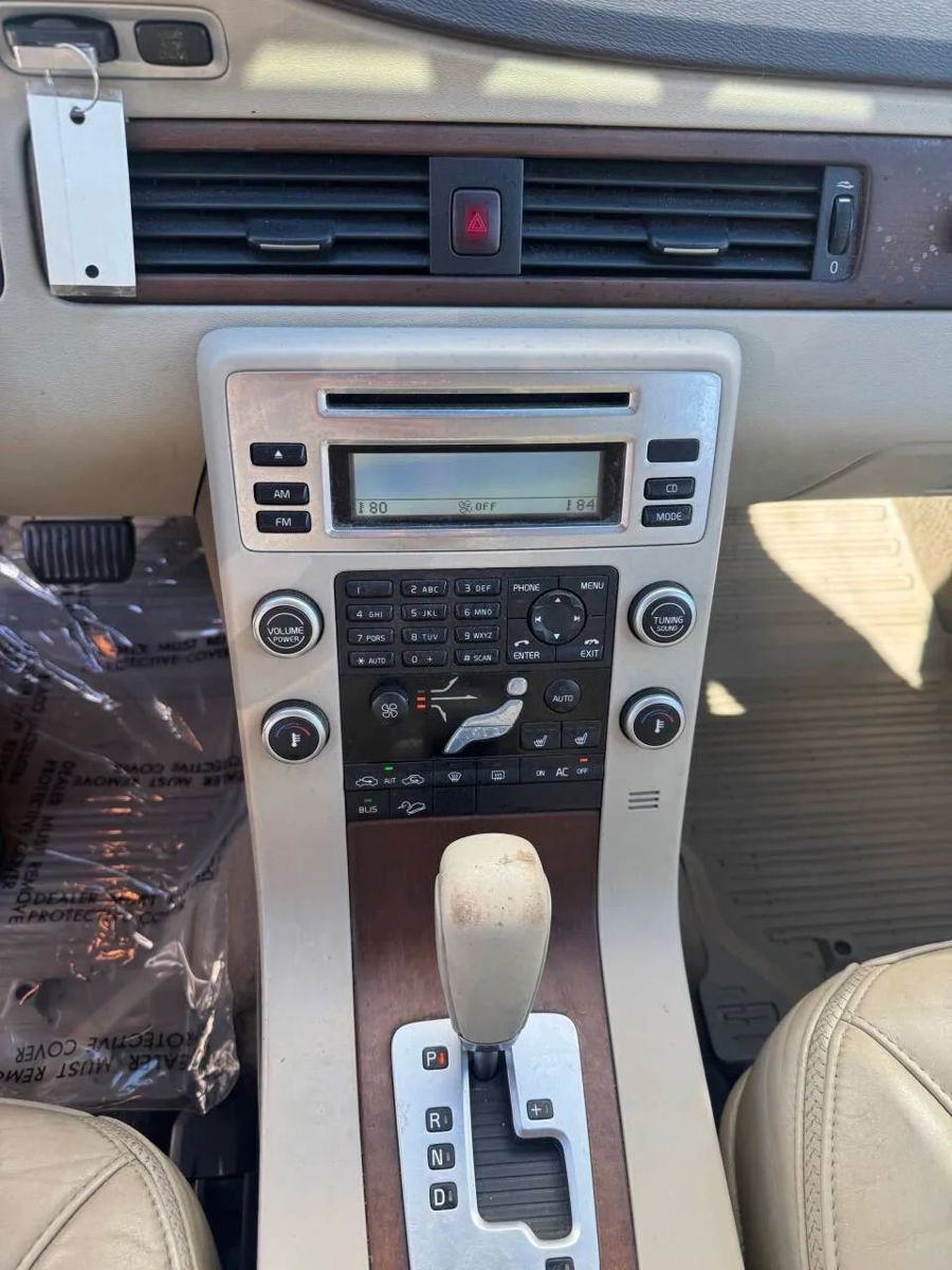 Used 2010 Volvo XC70 3.2 image 8