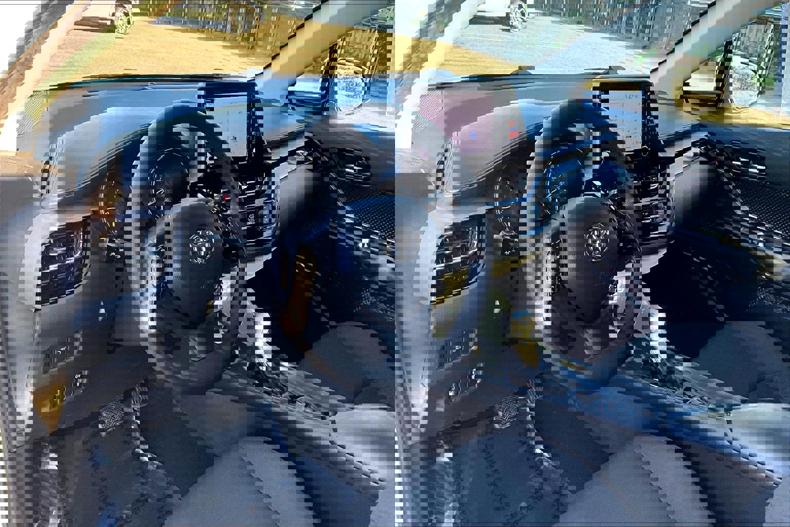 Used 2021 Toyota C-HR LE FWD image 12