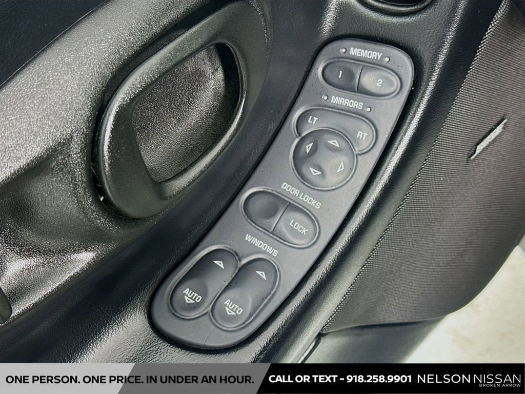 Used 1999 Chevrolet Corvette Convertible w/ Memory Pkg image 16