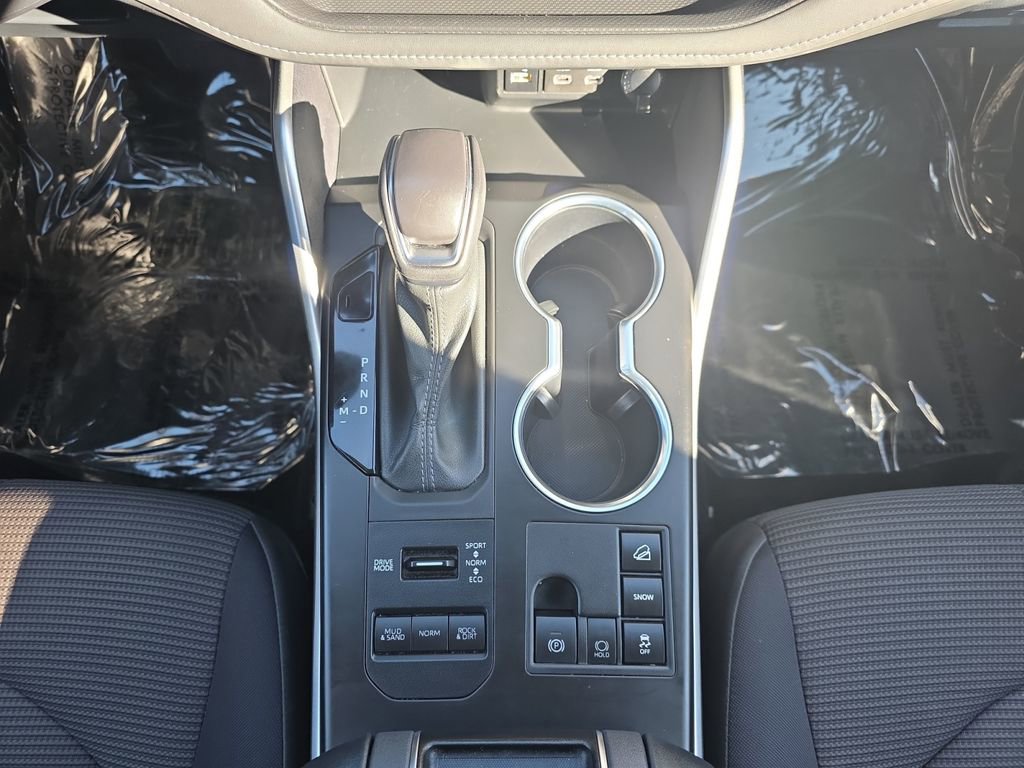 Used 2024 Toyota Highlander LE image 12