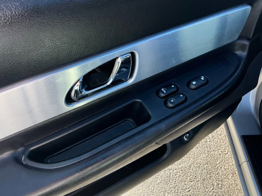 Used 2004 Ford Thunderbird RWD image 16