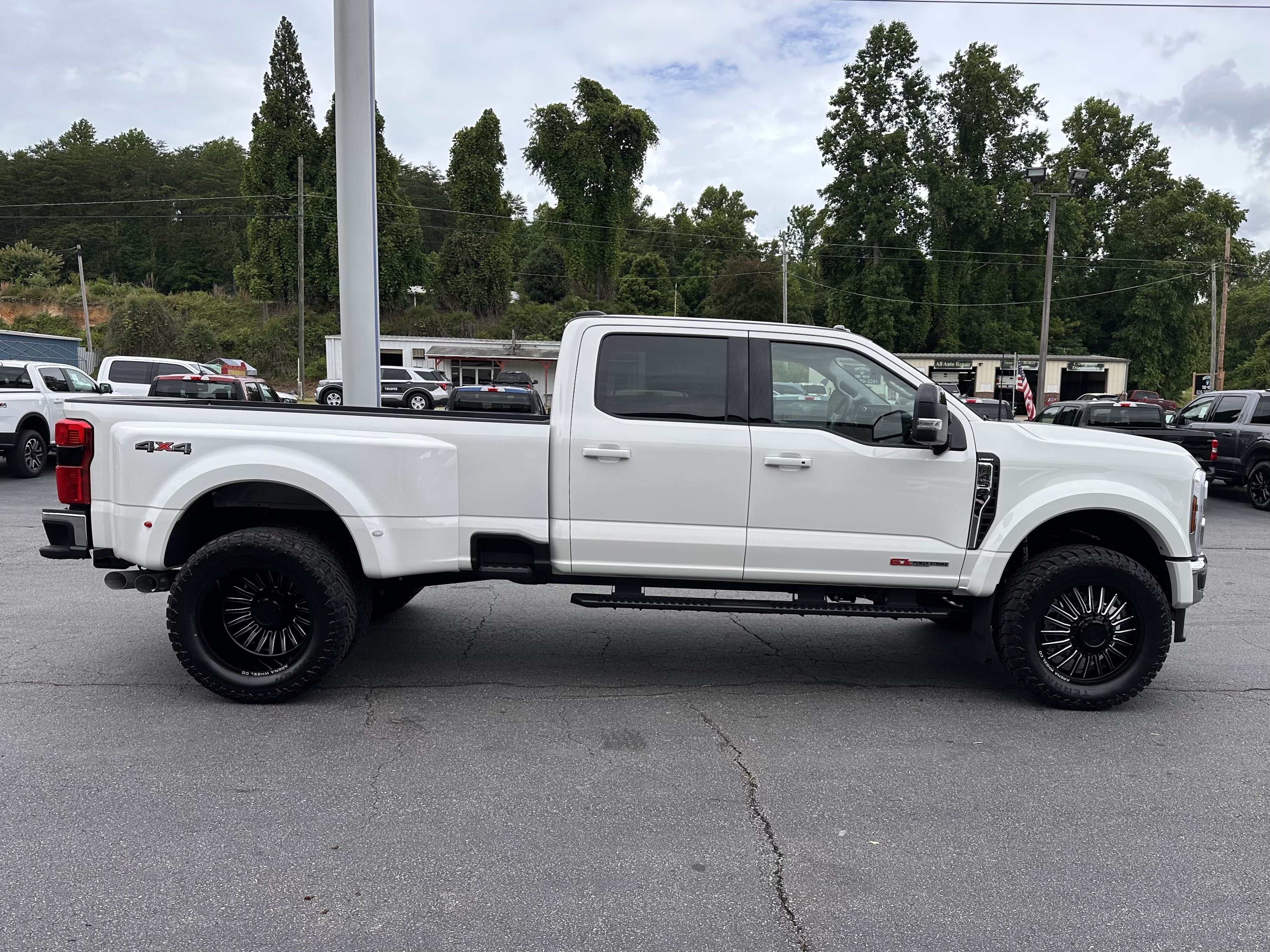 Used 2026 Ford F450 Lariat w/ Lariat Premium Package AWD/4WD image 5