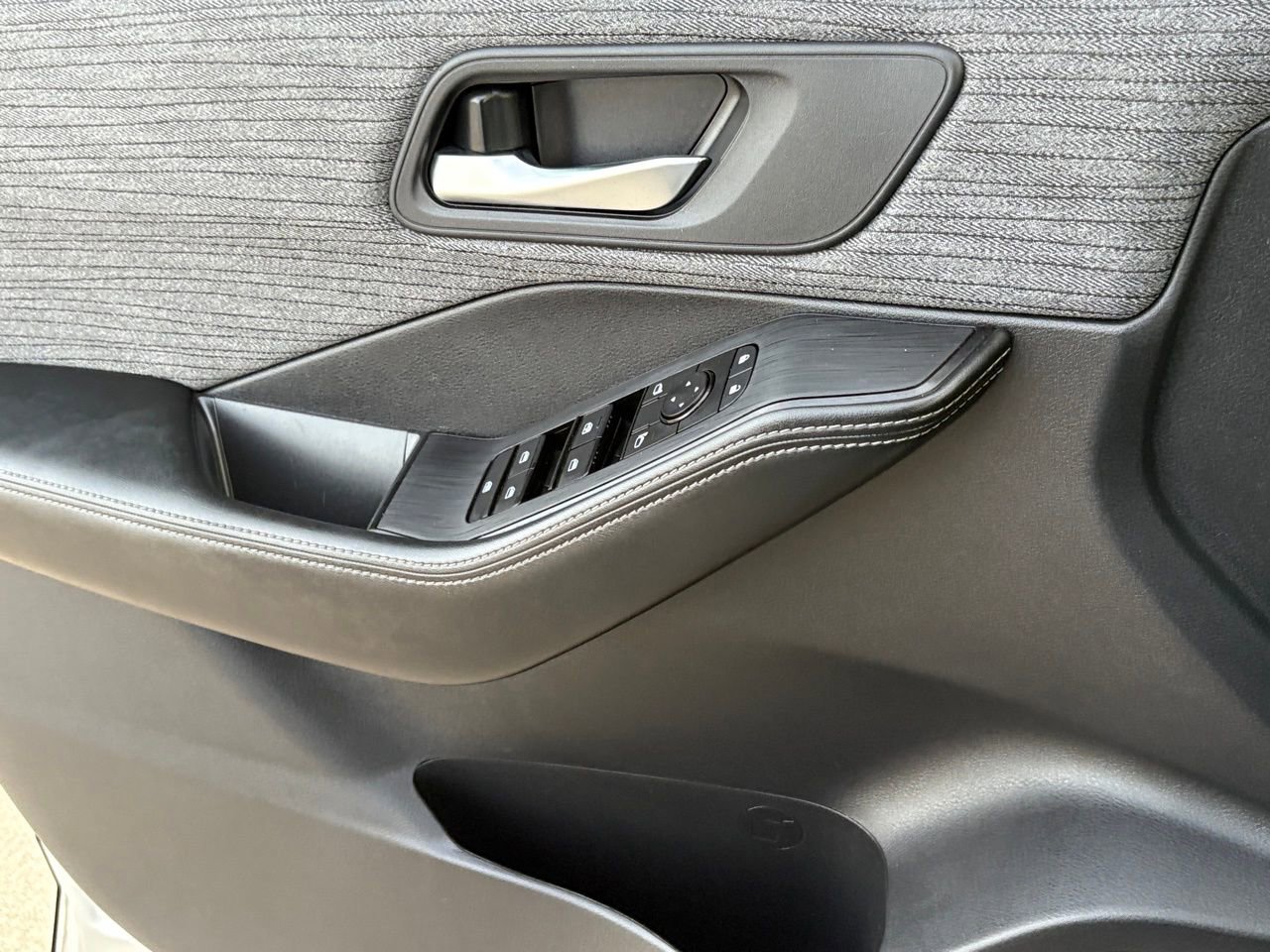 Certified 2023 Nissan Rogue SV image 30