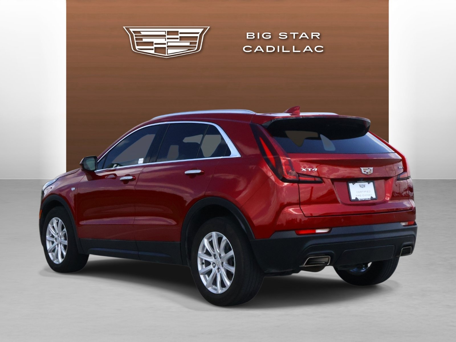 Used 2023 Cadillac XT4 Luxury w/ Cold Weather Package FWD image 3