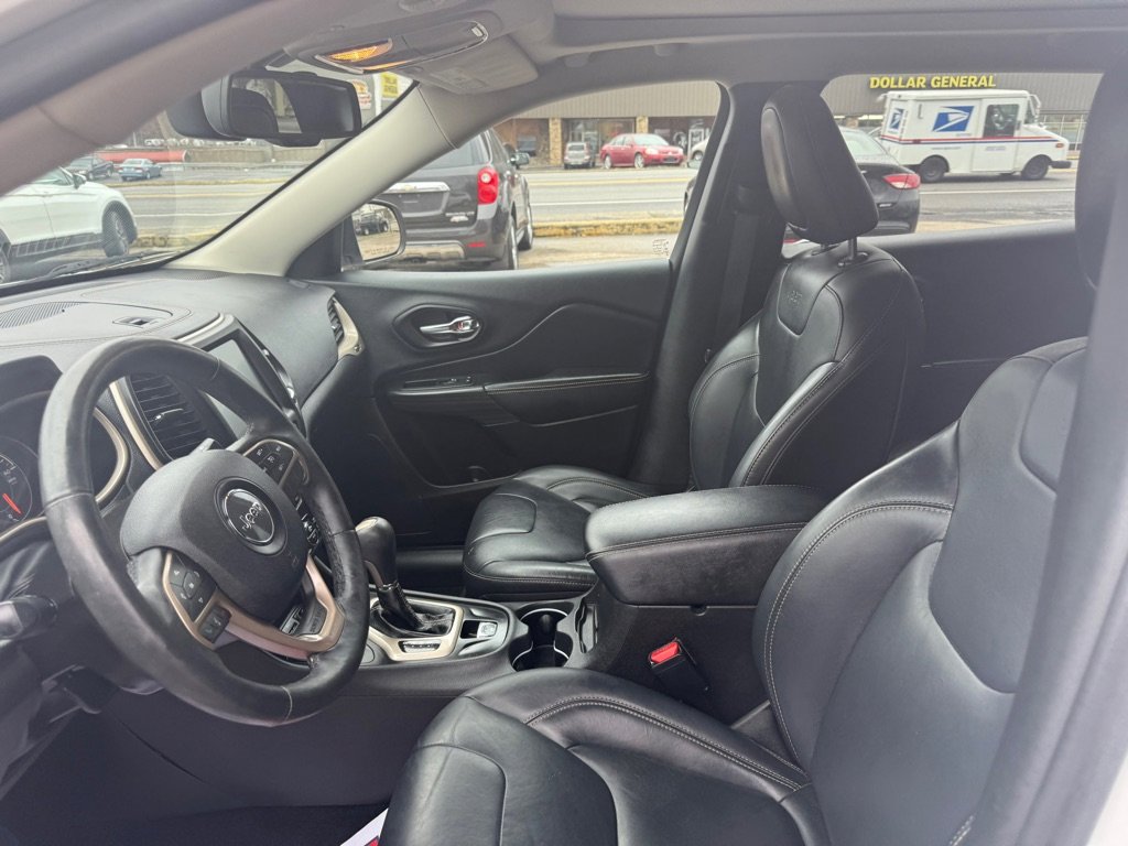 Used 2016 Jeep Cherokee Limited image 24