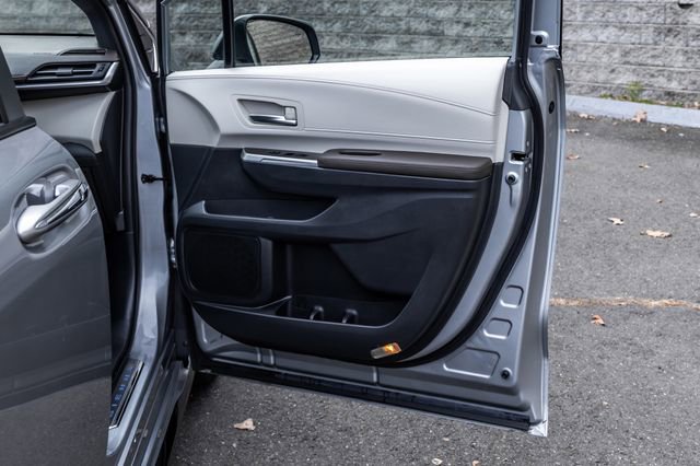 Certified 2024 Toyota Sienna Platinum AWD/4WD image 16